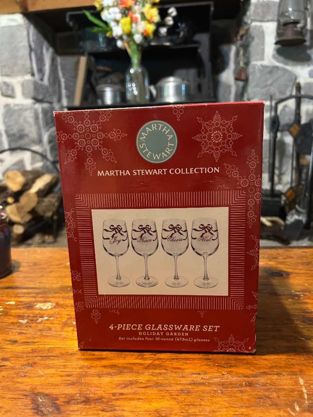 Martha Stewart holiday garden set of 4 wine glasses clear/res Christmas